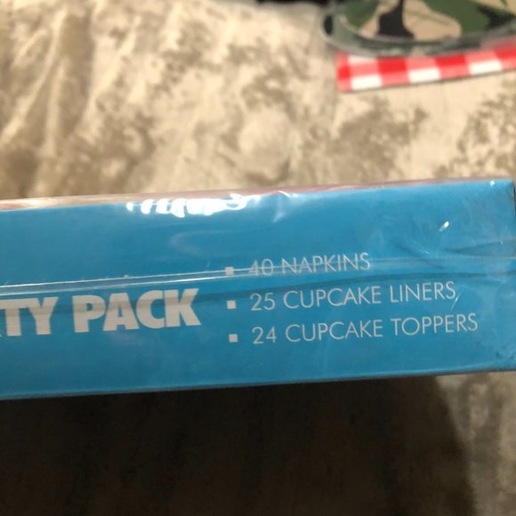 Chevron and Dots Red Cupcake Decorating Kit - Picture 5 of 5